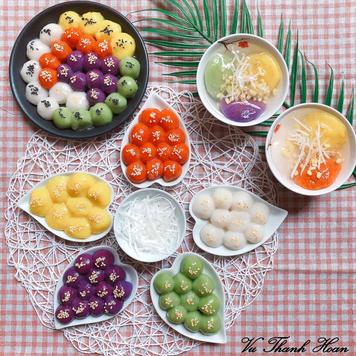 Cứ dạo một vòng Facebook là thấy các chị em rần rần khoe “chiến lợi phẩm” là những đĩa bánh trôi bánh chay cực hấp dẫn. Ảnh: Vũ Thanh Hoan