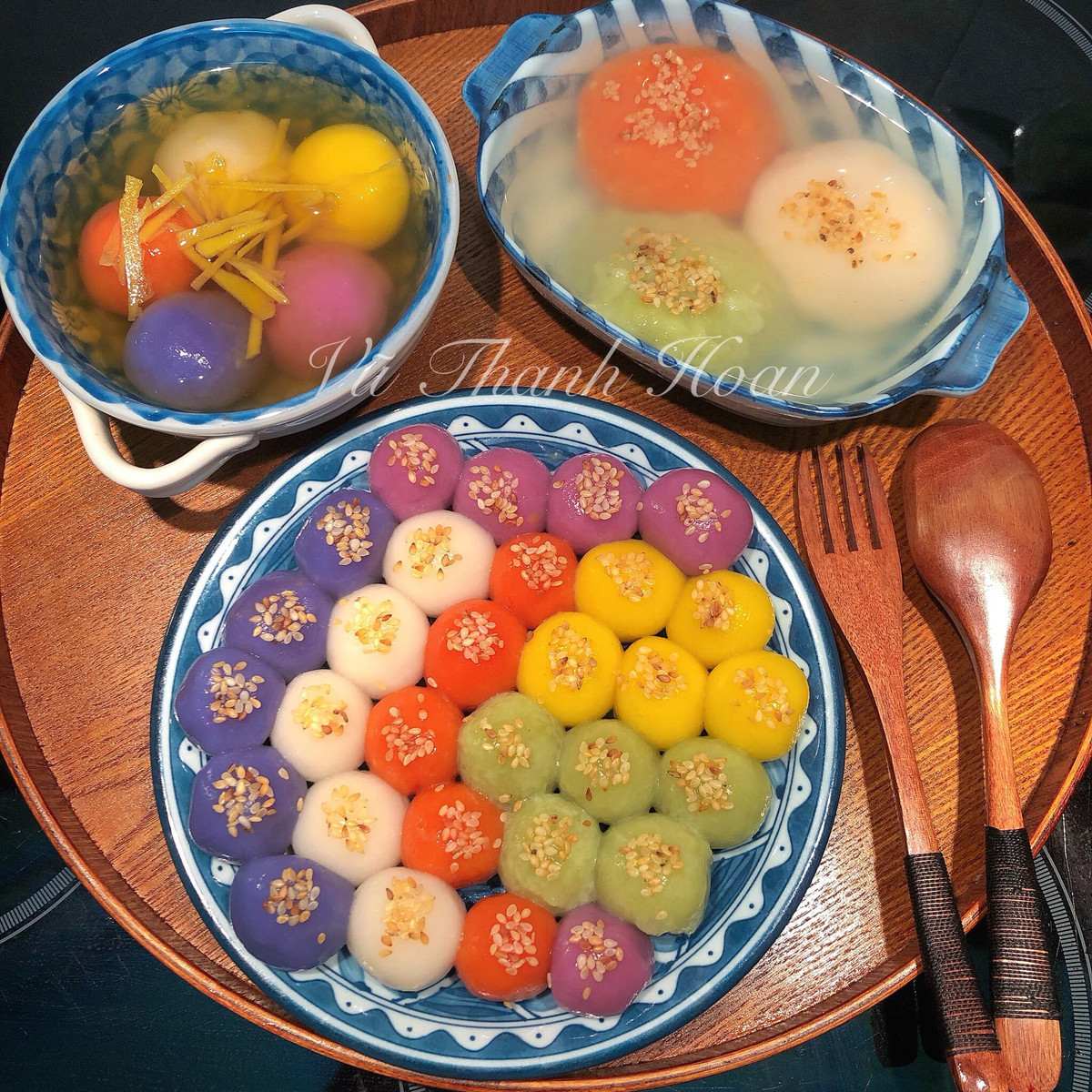 Chị Vũ Thanh Hoan là một trong những bà mẹ đảm của Hội yêu bếp cho biết, để có món bánh chay ngon bất bại chính là trộn gạo nếp với gạo tẻ theo tỉ lệ 5:1 để vỏ bánh không quá dẻo dính, khó tạo hình và cho vị ngon nhất. Ảnh: Vũ Thanh Hoan