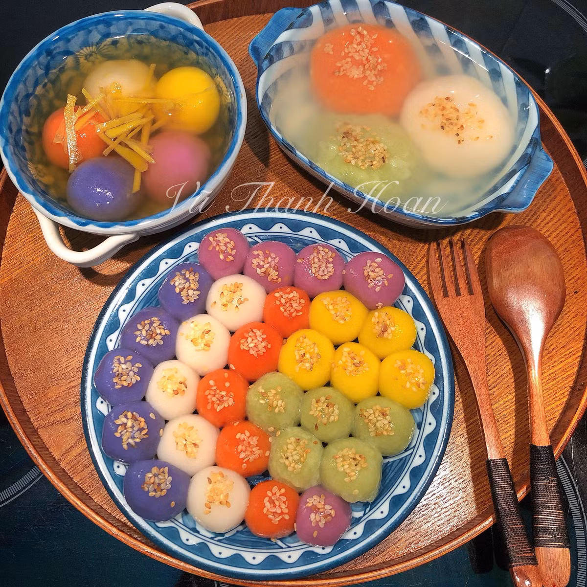 Chị Vũ Thanh Hoan là một trong những bà mẹ đảm của Hội yêu bếp cho biết, để có món bánh chay ngon bất bại chính là trộn gạo nếp với gạo tẻ theo tỉ lệ 5:1 để vỏ bánh không quá dẻo dính, khó tạo hình và cho vị ngon nhất. Ảnh: Vũ Thanh Hoan