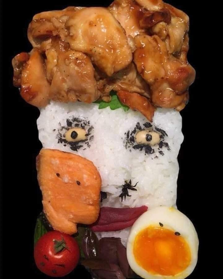 Người làm chắc phải căm thù người ăn lắm mới làm ra được hộp cơm này.