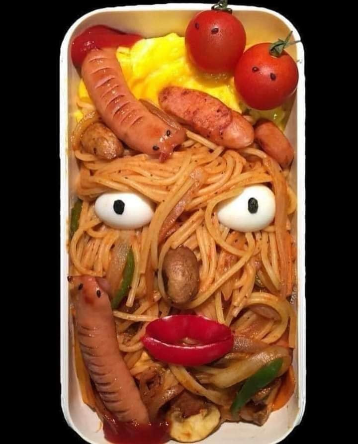 Nhiều cư dân mạng cũng tag bạn bè vào các bức hình này để thách nhau làm những hộp cơm kinh dị như hình.