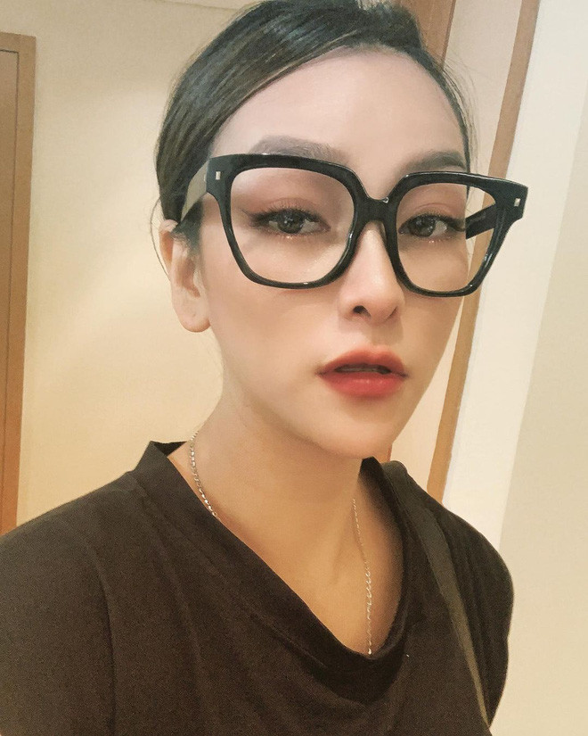 Có vẻ, Phương Thúy đang tận hưởng trọn vẹn cuộc sống giàu sang mà đầy an nhiên, hạnh phúc sau 1 lần đổ vỡ.