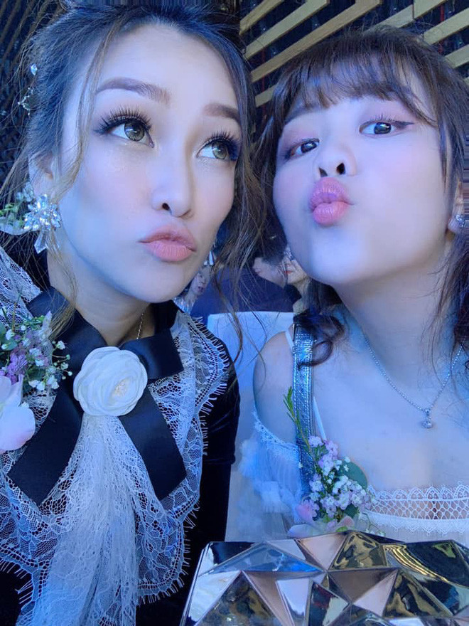 Phương Thuý hiện đang tận hưởng cuộc sống sang chảnh của mình. Nhưng đôi khi, người ta cũng bắt gặp cô đăng tải những status khá tâm trạng.