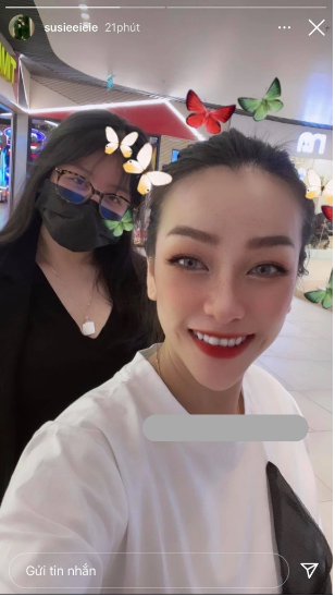 Trên story, vợ cũ Minh Nhựa khoe hình ảnh ấn tượng bên con gái thứ 2 tên Susie Phạm. Nhìn ảnh, ai cũng dễ dàng nhận ra họ đang cùng nhau đi chơi.