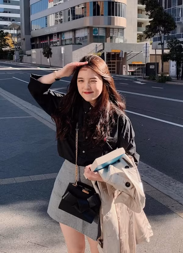 Vào cuối năm 2019, nữ sinh này nhận được tin vui khi chinh phục liên tiếp 5 học bổng giá trị ở các trường đại học tại Australia gồm: Western Sydney, Wollongong, Macquarie và Monash.