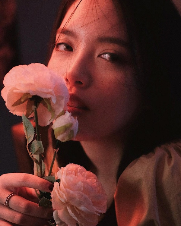 Bên cạnh thời gian dành cho việc học, gái xinh Hà thành còn tự lập một kênh YouTube riêng cho mình với mong muốn khám phá bản thân.