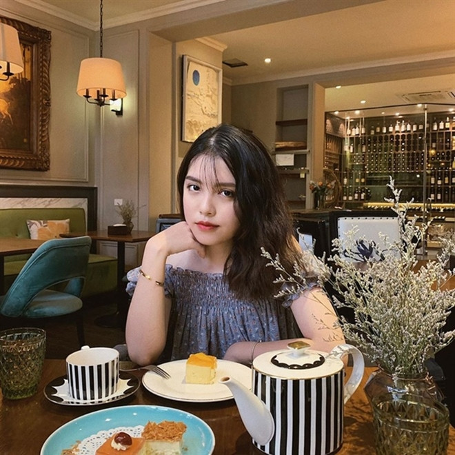 Việc sở hữu các đường nét khuôn mặt giống "Tây" nên Mẫn Nhi thường bị nhầm là con lai mặc dù cô bạn có cả bố và mẹ đều là người Việt Nam.