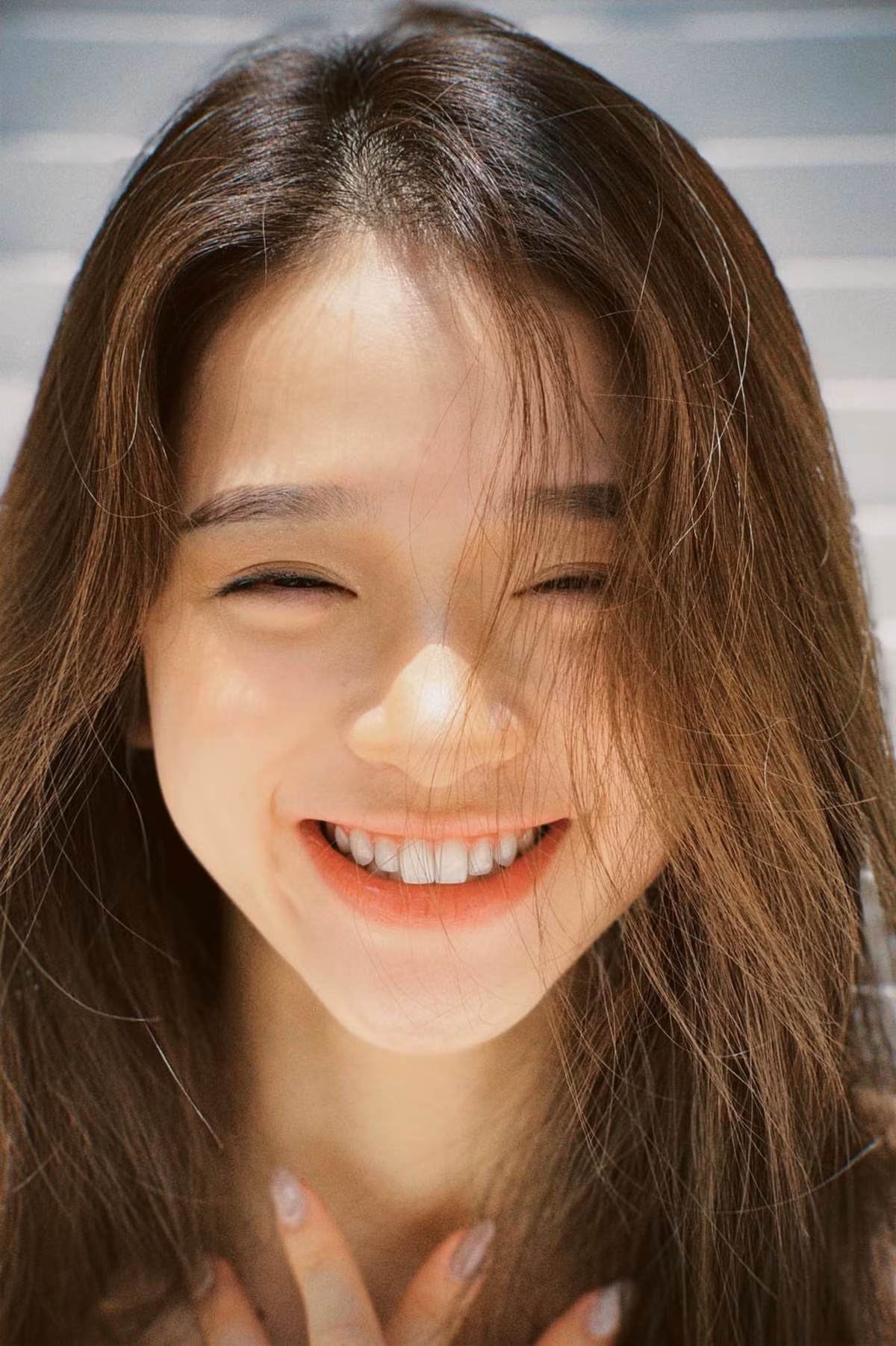 Cô nàng thế hệ 2K ngày nào từng bị chê lên chê xuống bởi ngoại hình và phong cách thời trang giờ đã trở thành hot girl trắng trẻo và có ngoại hình quyến rũ.