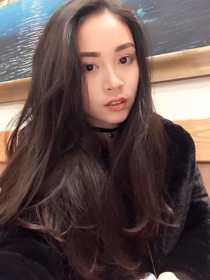 Diệu Linh không chỉ tài năng, xinh đẹp mà còn sở hữu học vấn khủng. Ảnh: FBNV