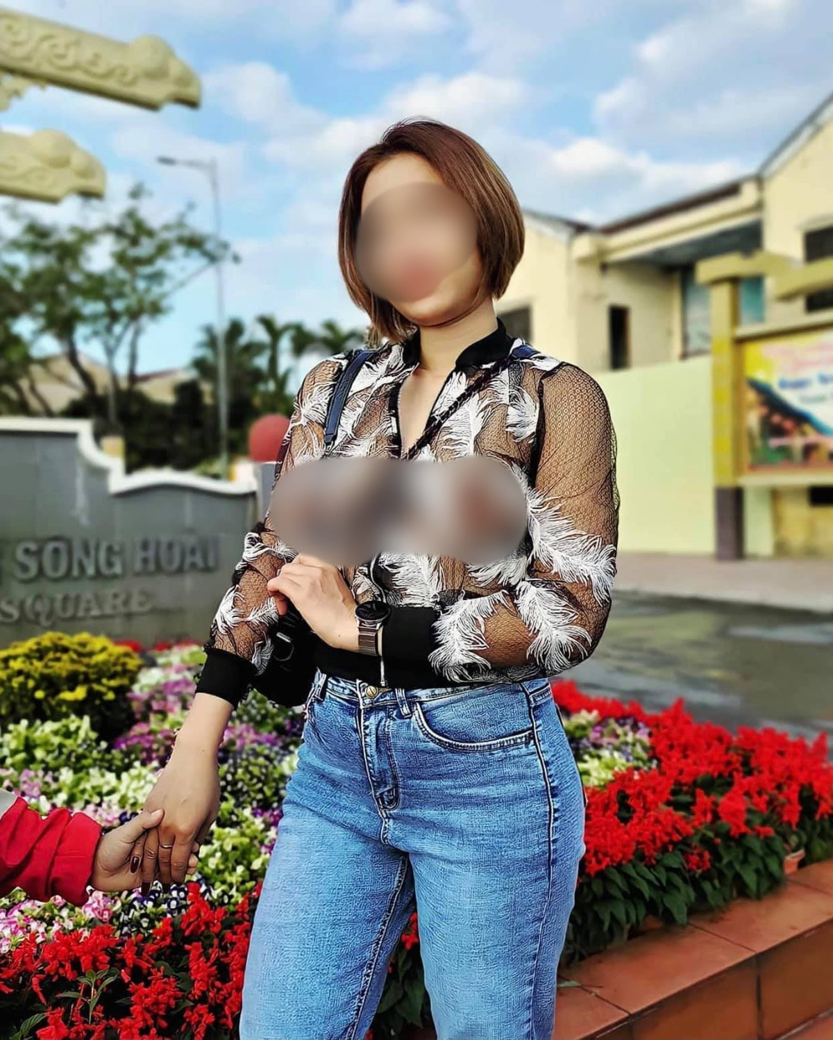 Hay phát ngôn: "Bắt đầu từ ngày hôm nay, vào lúc 15h30 mình sẽ mở cửa nhóm. Ai muốn đăng gì hoặc nói gì thì cứ vào nhóm ANTIFAN mình nhé" khiến dân mạng không đồng tình.