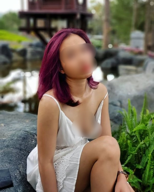 Trước đó, người phụ nữ lộ ngực trần từng gây ra nhiều tranh cãi với những phát ngôn trên MXH như "Càng nói thì càng làm", kèm theo bức ảnh không mặc nội y như thường lệ.