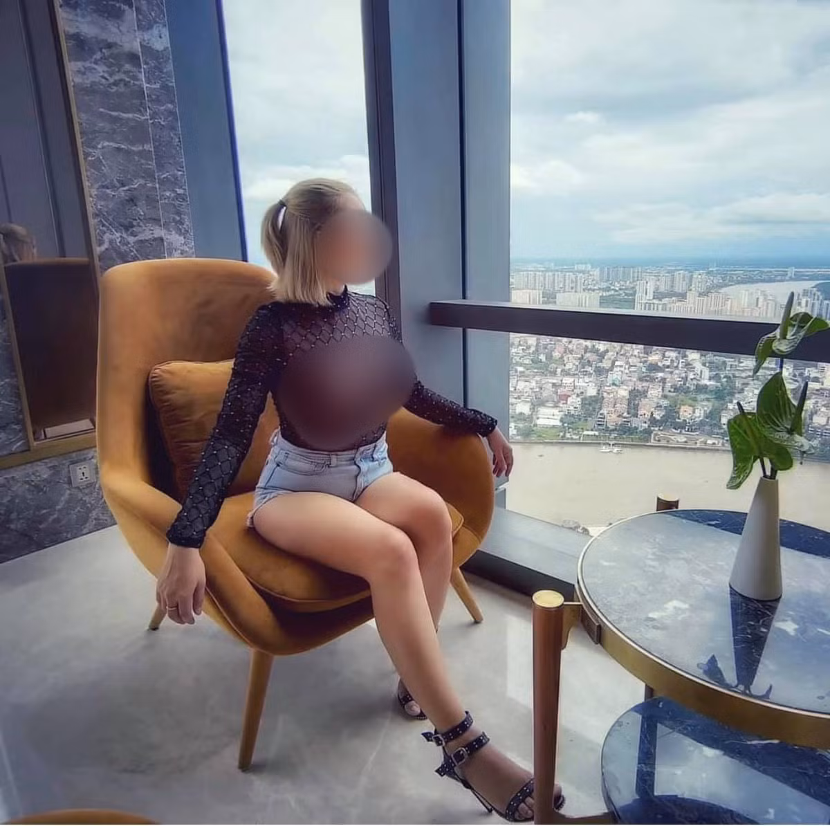 Điều khiến nhiều người ngạc nhiên hơn chính là gia đình chị C. hoàn toàn ủng hộ những hành vi ''thả rông'' của người phụ nữ này.