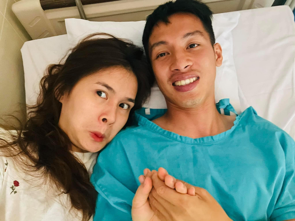 Tiền vệ Đỗ Hùng Dũng làm đám cưới với bà xã Triệu Mộc Trinh vào tháng 4/2019. Vốn là người kín tiếng chuyện tình cảm, Dũng “Chíp” khiến fan bất ngờ khi thông báo chuyện kết hôn sát ngày vui.