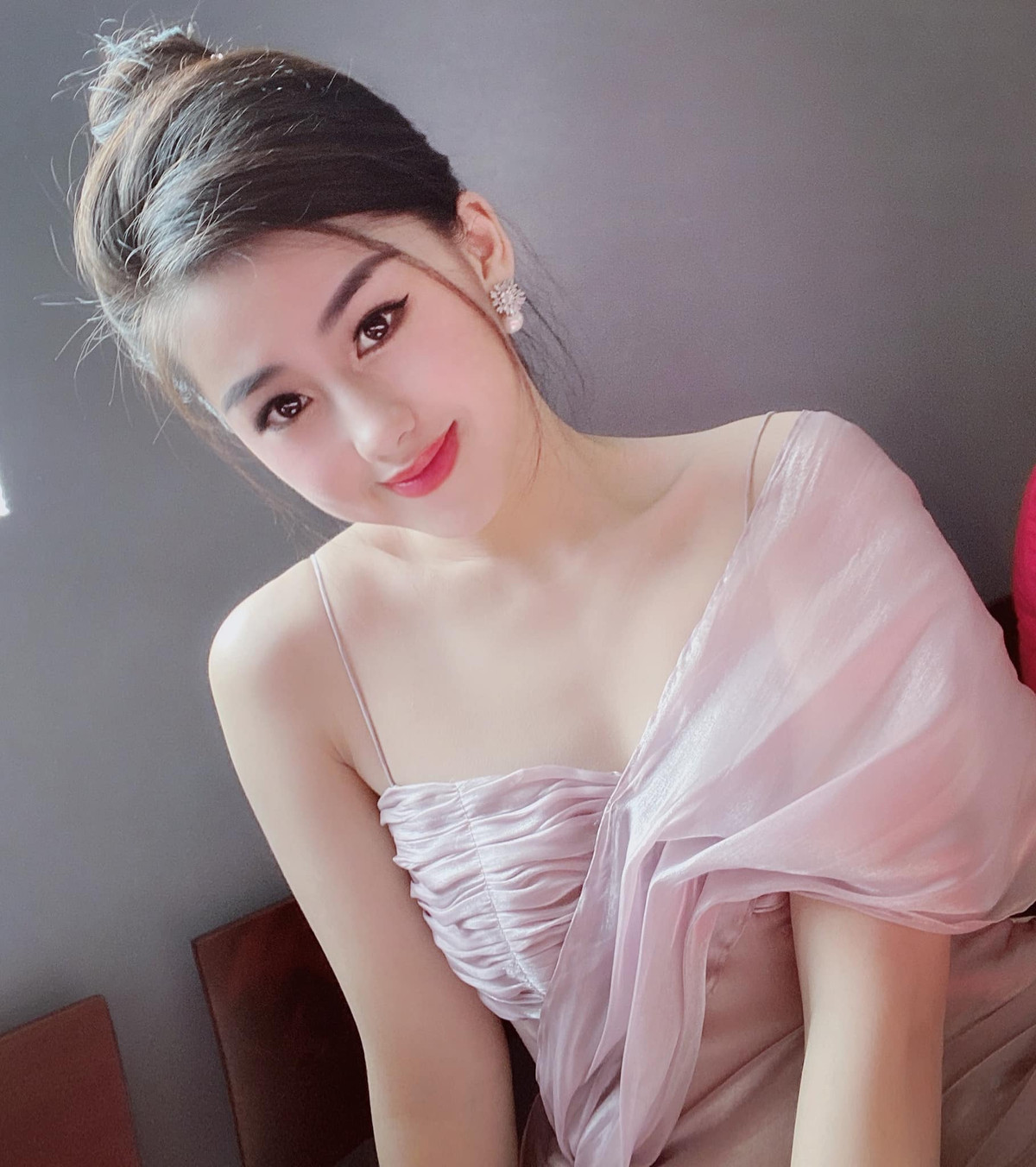 Nhan sắc xinh đẹp của nữ MC thể thao khiến khán giả phải chú ý. Ảnh: FBNV