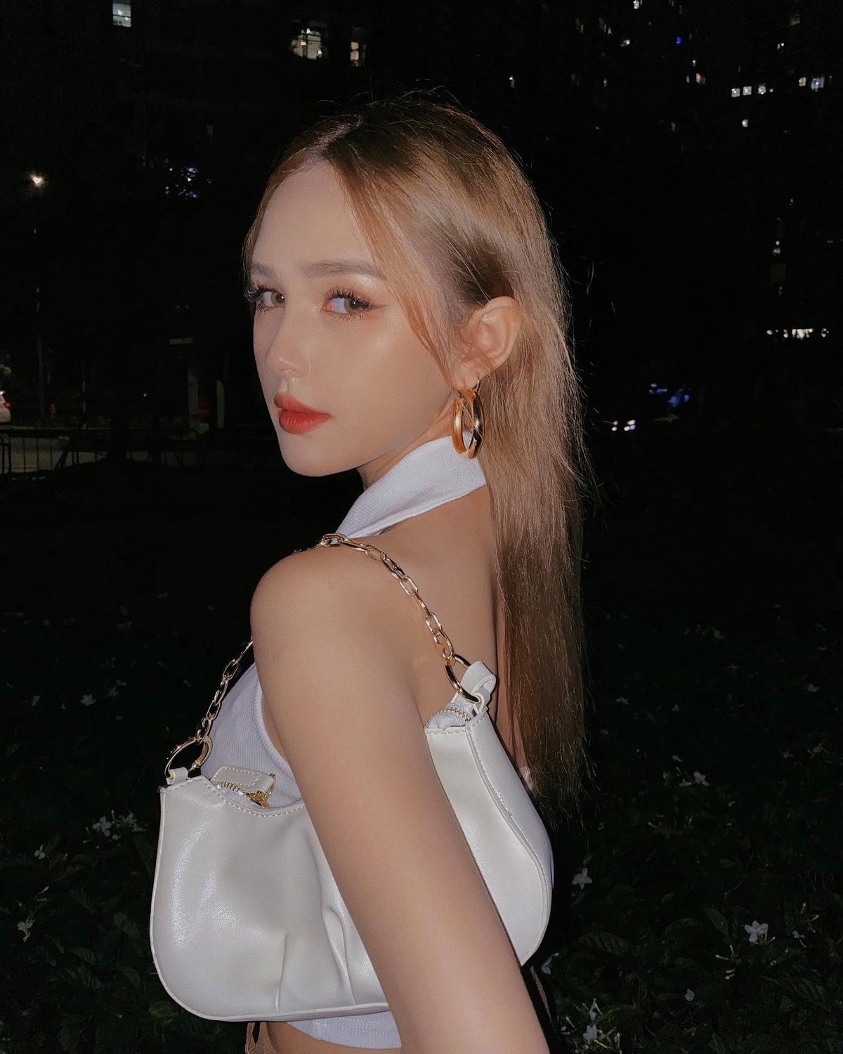 Dù là gái Việt 100% nhưng gương mặt của Xoài Non vẫn có nhiều nét rất Tây, nhiều người lầm tưởng nàng hot girl là con lai.