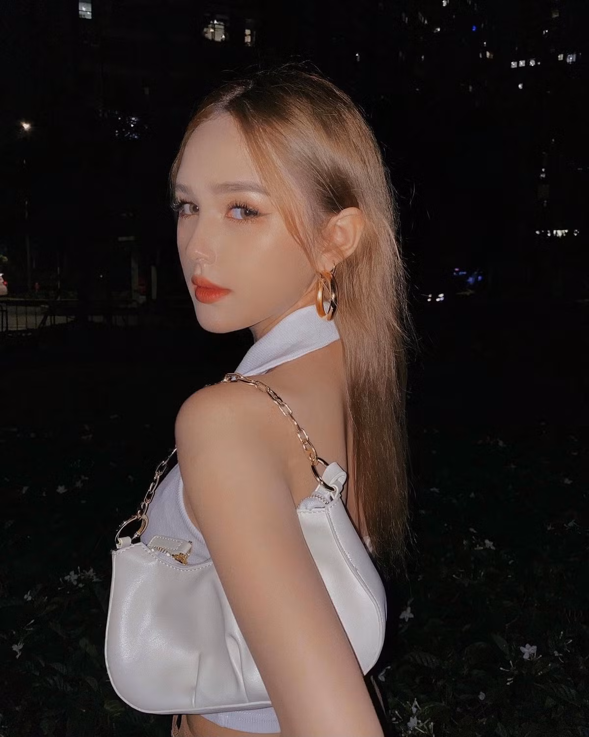 Dù là gái Việt 100% nhưng gương mặt của Xoài Non vẫn có nhiều nét rất Tây, nhiều người lầm tưởng nàng hot girl là con lai.