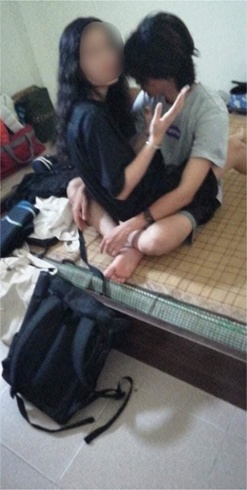 Không những vô tư đưa bạn trai về phòng trọ, người chị cùng phòng của N.K còn ở bẩn. Theo lời chủ thớt cho biết, người chị này có nuôi thêm một con mèo đen và cho mèo ngủ chung giường. Việc dọn dẹp vệ sinh cho mèo cũng không được chị cùng phòng đảm bảo, nhiều lần ảnh hưởng đến N.K vì mùi nước thải mèo nồng nặc.