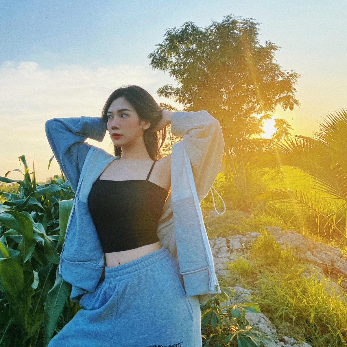 Cô nàng 26 tuổi này là một trong những hot girl đời đầu thu hút đông đảo sự quan tâm của giới trẻ. Ảnh: FBNV