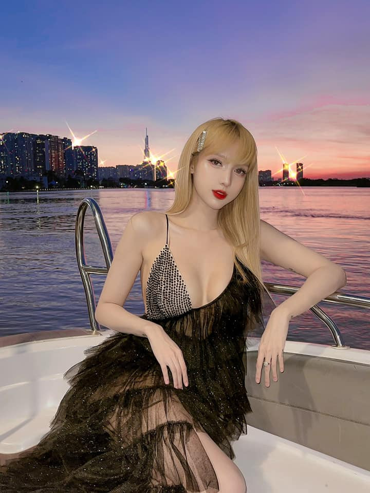 Là một mỹ nhân chuyển giới, nhưng Mym Trần lại khiến không ít người lầm tưởng là con gái xịn 100% khi sở hữu vẻ đẹp tự nhiên không tì vết.