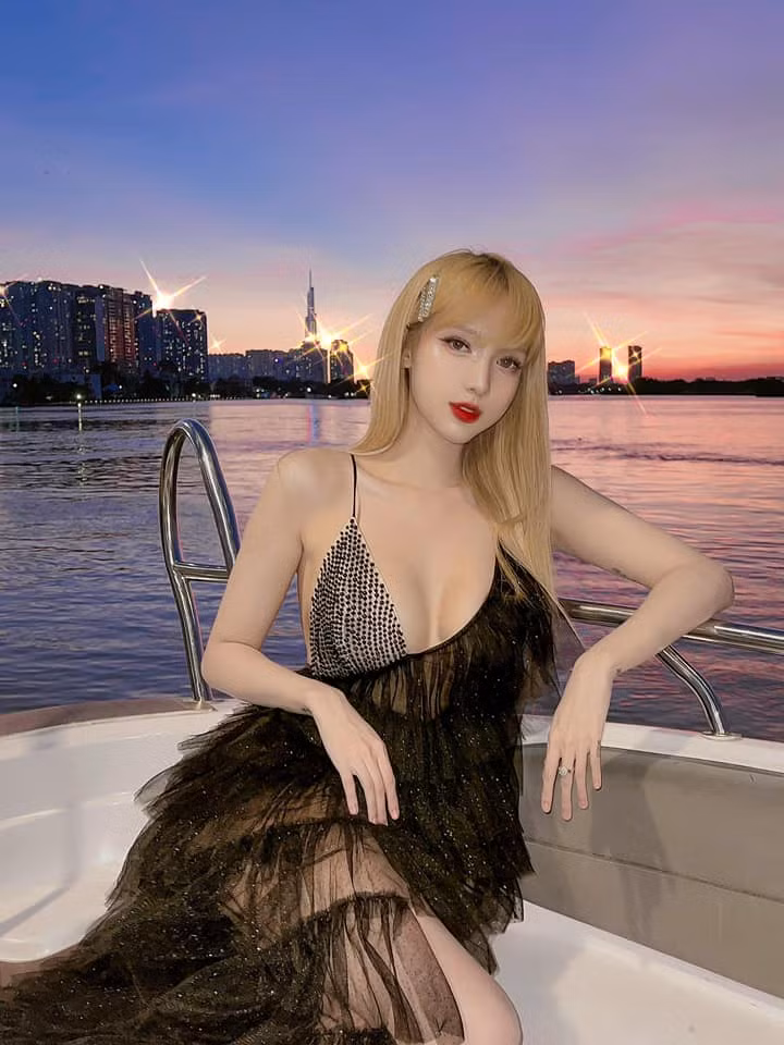 Là một mỹ nhân chuyển giới, nhưng Mym Trần lại khiến không ít người lầm tưởng là con gái xịn 100% khi sở hữu vẻ đẹp tự nhiên không tì vết.