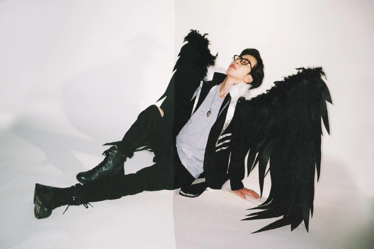 Mặc dù cực ngầu trong bộ ảnh mới nhưng nam streamer đình đám này lại bị phũ phàng từ người yêu cũ Ngân Sát Thủ.