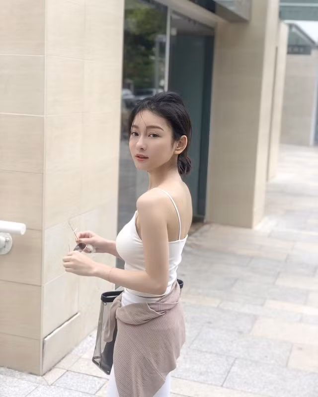 Không chỉ có gương mặt xinh đẹp, Lee còn sở hữu thân hình cân đối, thon thả.