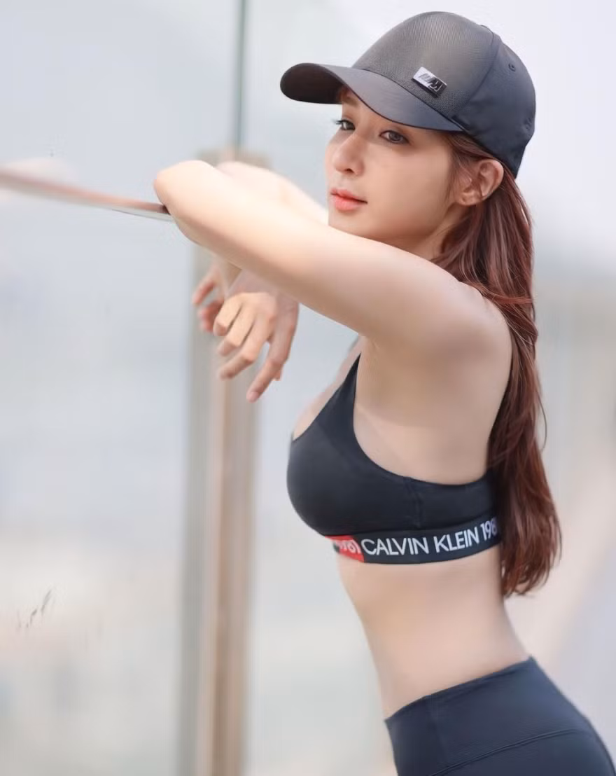 Sau khi tháo niềng, hiện tại người đẹp xứ Chùa Vàng đã hoàn toàn "lột xác" về ngoại hình, đặc biệt là nụ cười của cô khiến người đối diện "rụng rời chân tay".