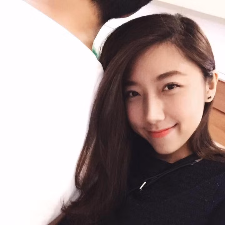 Huỳnh Mi ít xuất hiện trên mạng xã hội nhưng mỗi bài đăng đều thể hiện cuộc sống hôn nhân viên mãn.