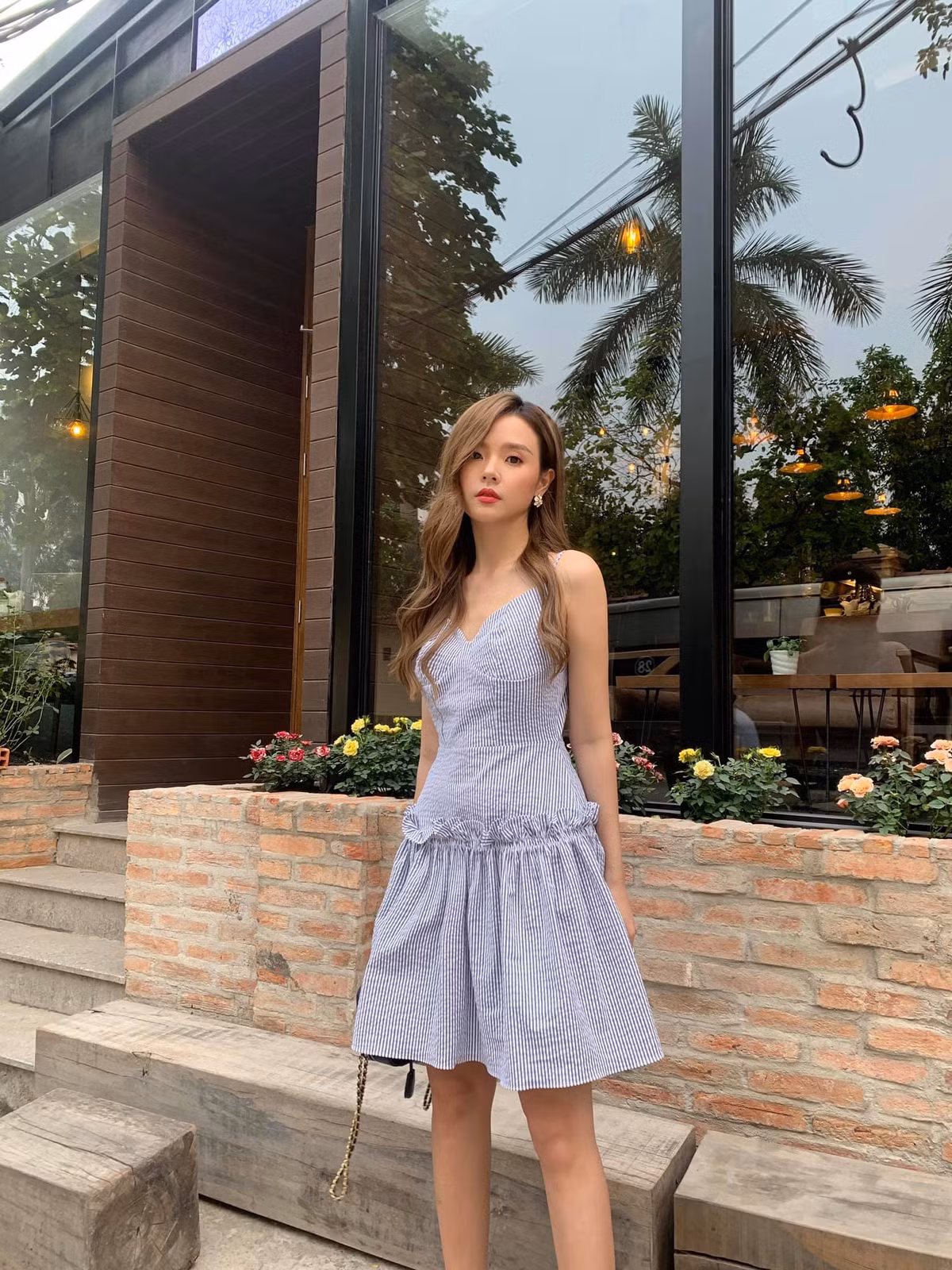 Bên cạnh đó, Midu cũng là hình mẫu nghệ sĩ được nhiều phụ nữ hiện đại học hỏi khi độc lập về kinh tế. Ảnh: FBNV