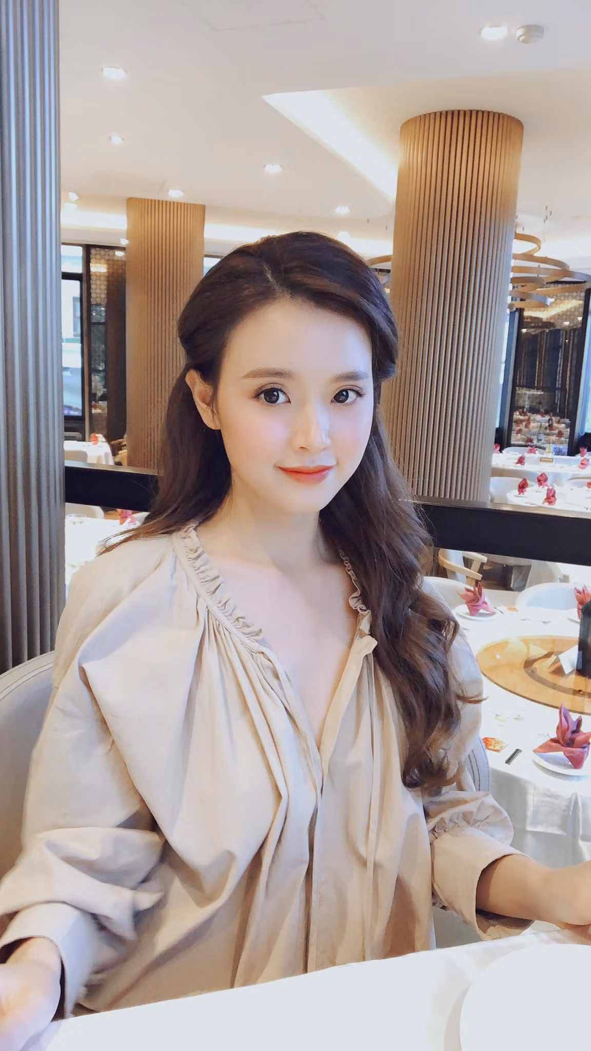 Ở tuổi 31, nàng hot girl đời đầu của Sài thành vẫn luôn là tên tuổi được yêu mến, sở hữu lượng fan đông đảo nhờ nhan sắc “không tuổi“.