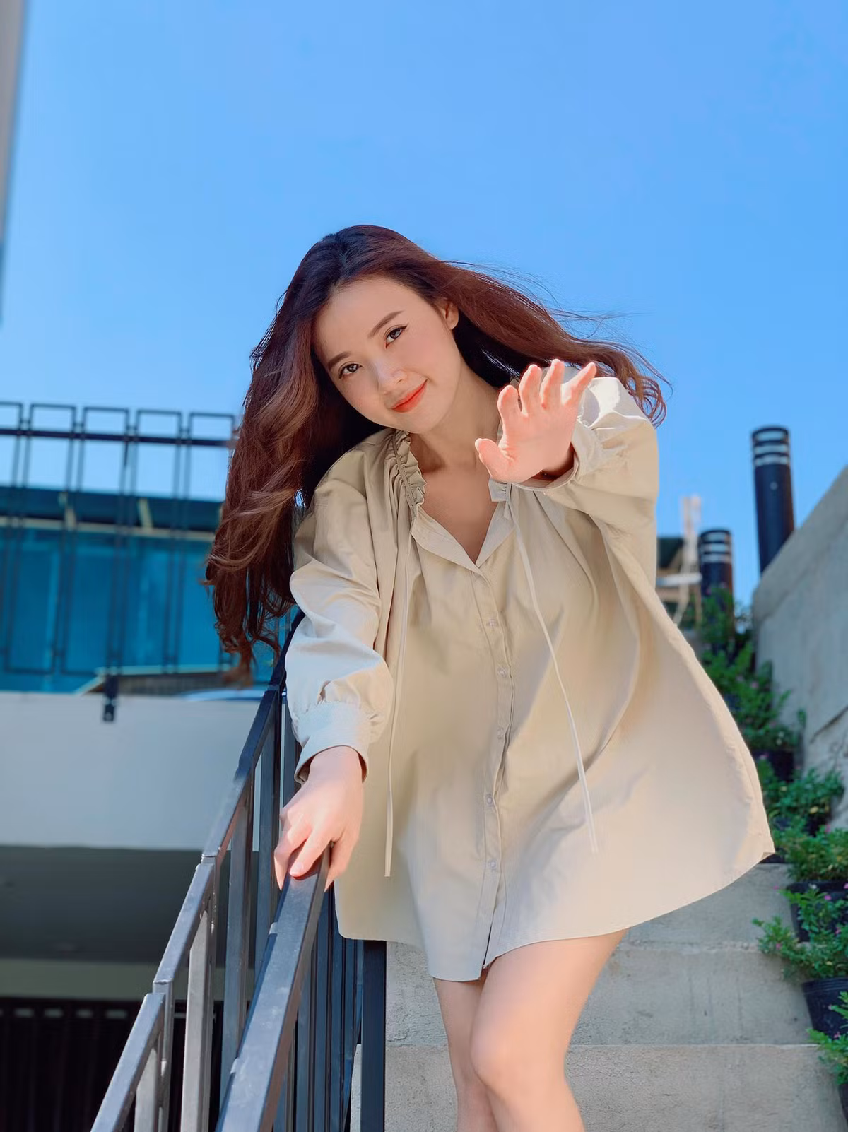 Dù không theo đuổi phong cách sexy nhưng mỗi lần nàng hot girl khoé dáng với đồ bơi lại khiến người hâm mộ trầm trồ.