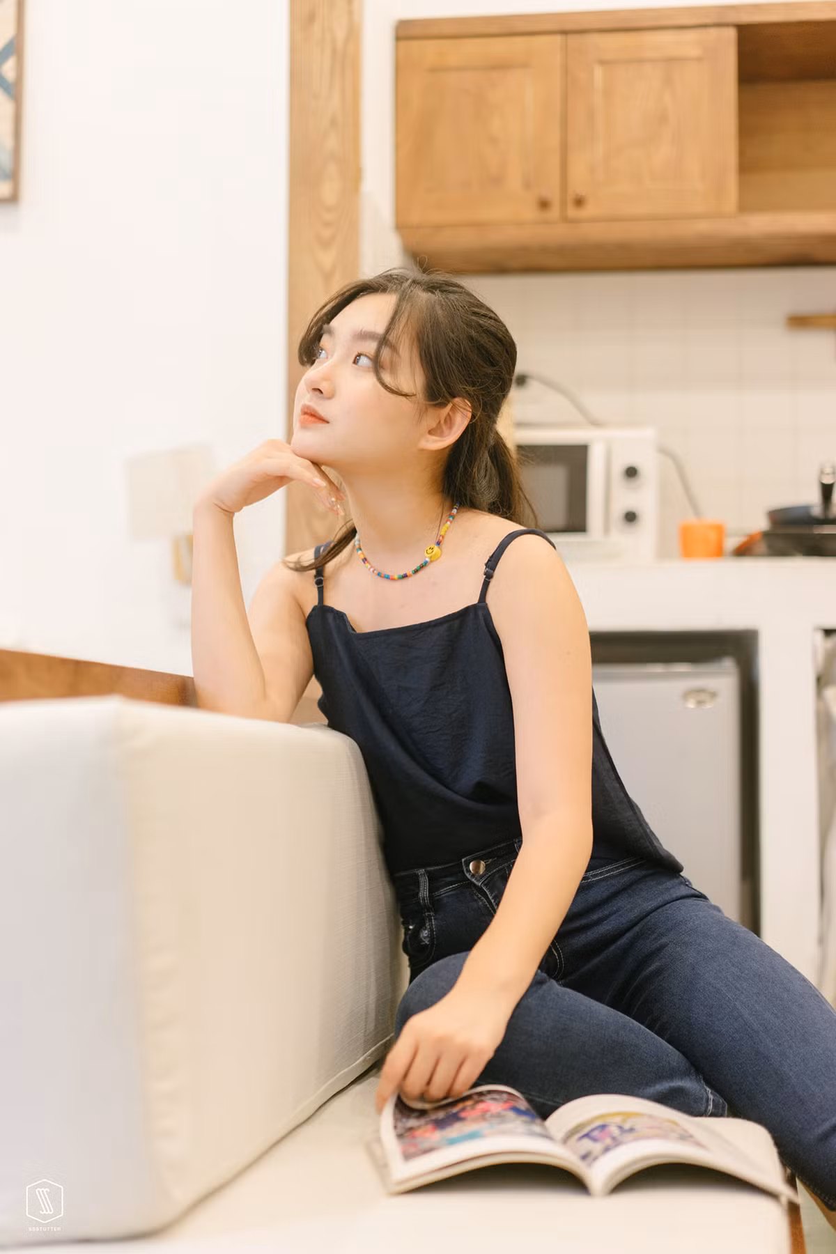 Kelly Trang Đào vừa học song song hai chương trình đại học, vừa làm mẫu cho các shop thời trang. Được biết, gái xinh này vừa là sinh viên Khoa Chính trị quốc tế và Ngoại giao tại Học viện Ngoại giao, vừa là sinh viên ĐH Kinh doanh và Kinh tế quốc tế (Bắc Kinh, Trung Quốc).