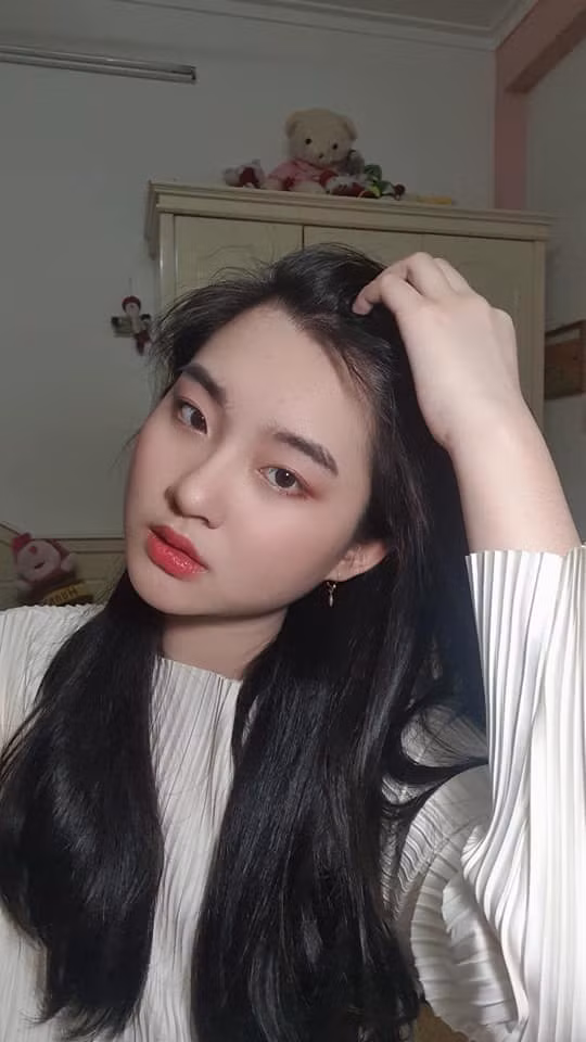 Theo chia sẻ với báo chí, ước mơ của nữ sinh 2K này chính là được đi du lịch nhiều nơi để trải nghiệm nhiều nền văn hóa, tiếp xúc với những người mới, có thêm mối quan hệ.