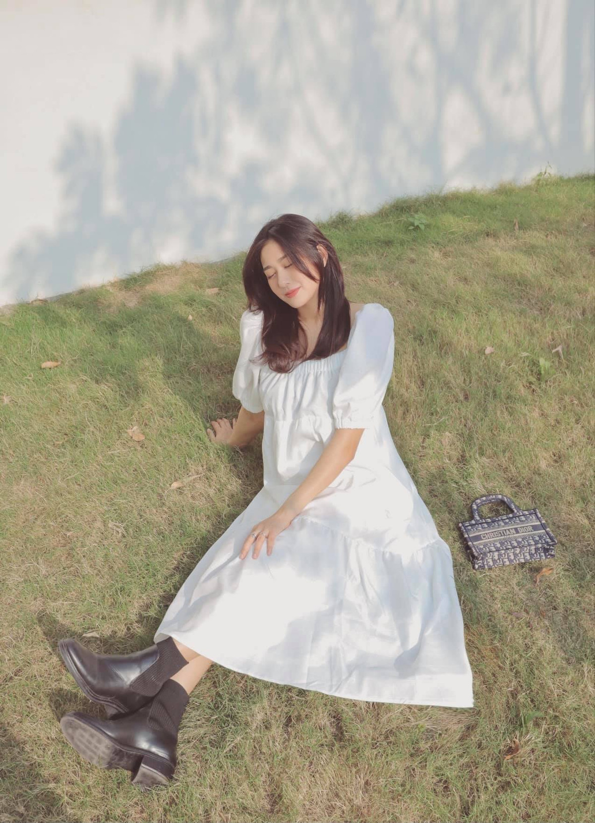 Cô em gái xinh đẹp của Huyme và Tùng Sơn có mối quan hệ tình cảm với Tùng Sơn suốt 5 năm. Cùng nhau đi học, đi làm, và trở thành người yêu nên cả hai quyết định kết hôn vào tháng 12/2015 nhận được rất nhiều lời chúc mừng của bạn bè.