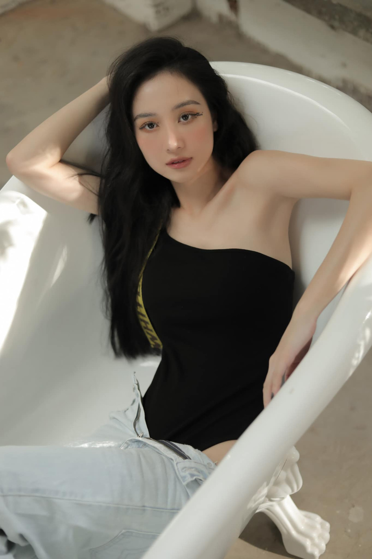 Jun Vũ đang từng bước xây dựng hình ảnh trưởng thành, sang trọng hơn so với trước đây. Ảnh: FBNV