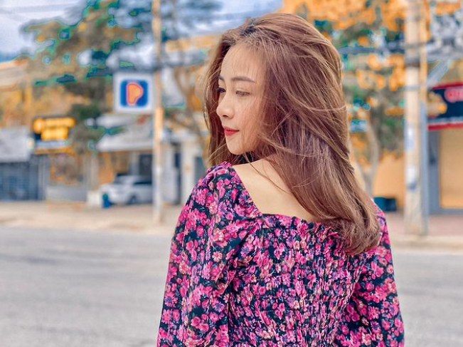 Sau khi sinh con, bà xã Phan Văn Đức nhanh chóng lấy lại được vóc dáng thon gọn.