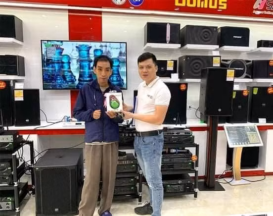 Nhiều người còn gọi anh H.N là "thánh tham dự sự kiện" bởi tần suất anh đến các sự kiện quá dày đặc.