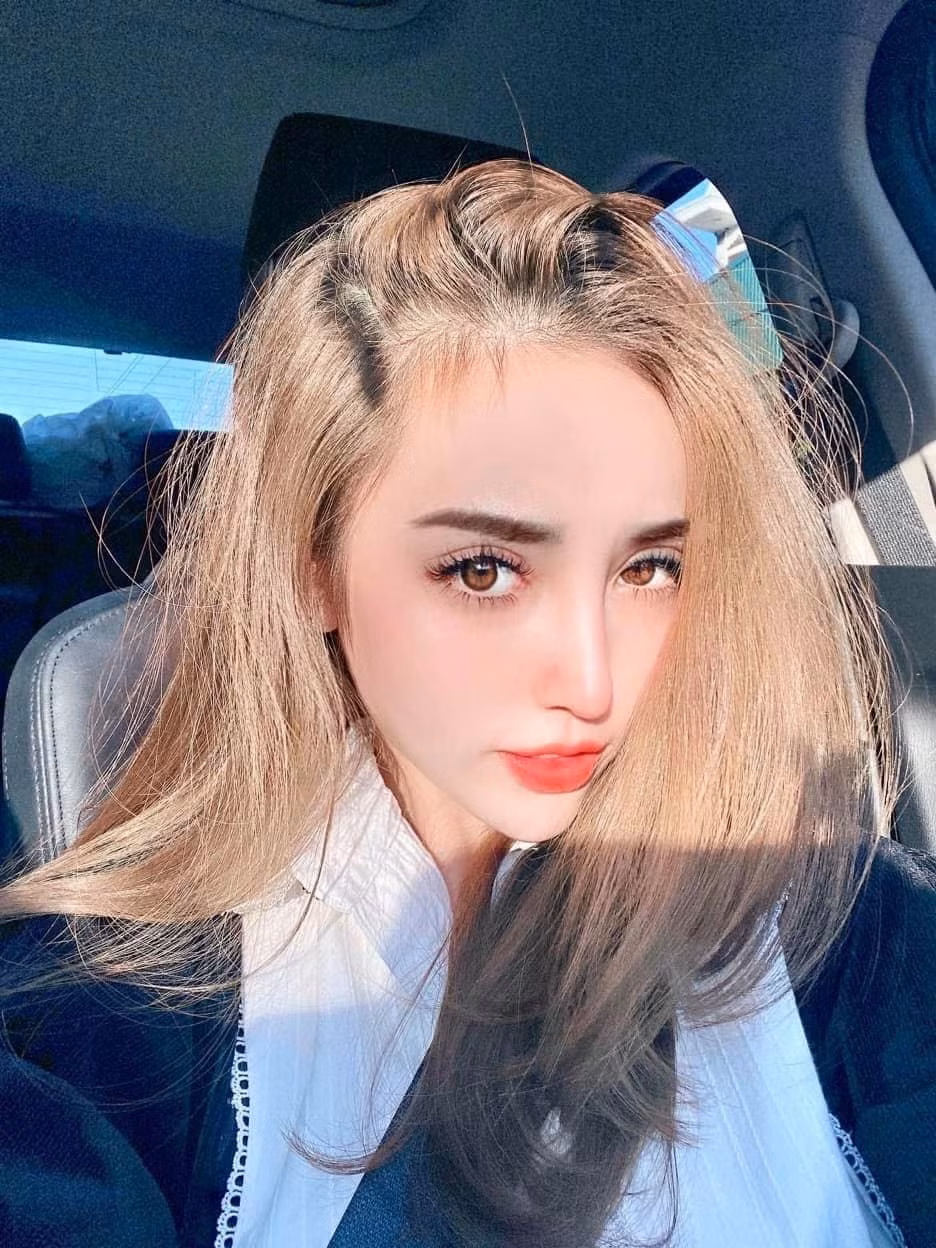 Hoàng Hà Anh hiện là một trong những hot girl mới nổi thời gian gần đây, cô nàng đang được quan tâm trong cộng đồng giới trẻ.