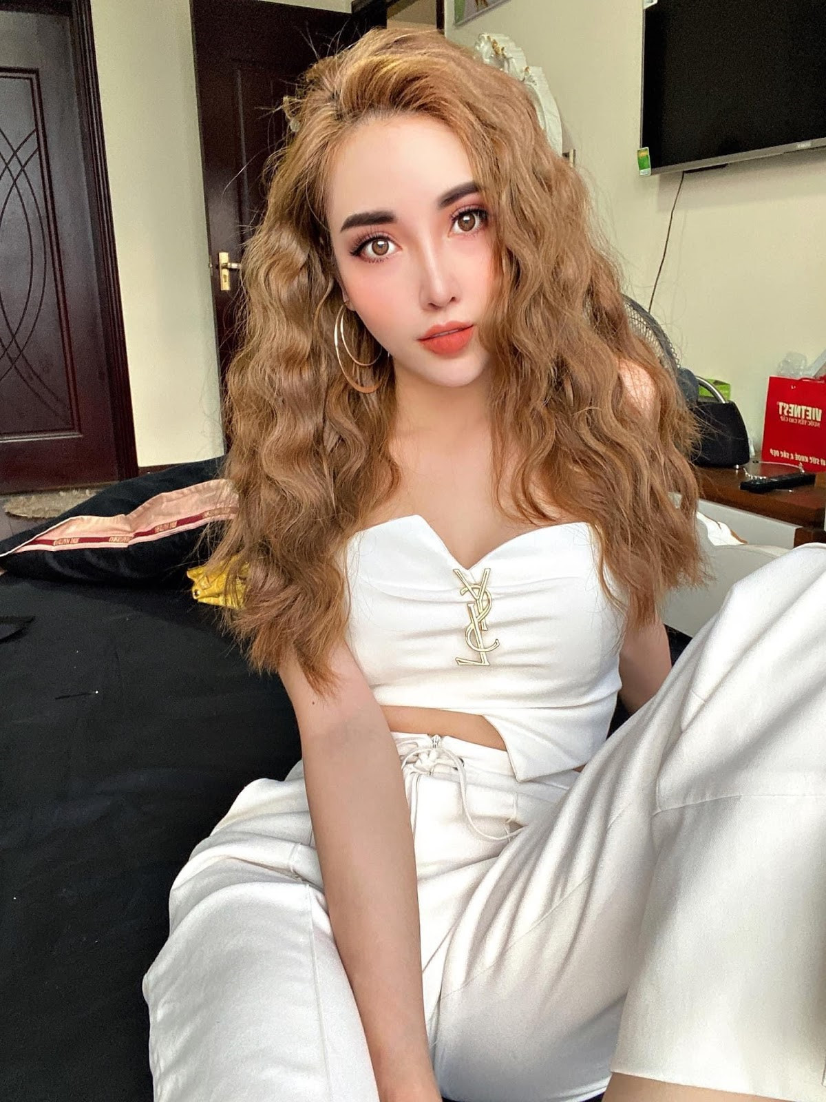 Sở hữu nhan sắc cuốn hút cùng nhiều tài năng, hiện nay gái xinh Hà thành đang sở hữu hơn 93.000 lượt theo dõi trên mạng xã hội Facebook.