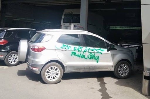 Không ít trường hợp đỗ xe sai quy định và nhận về cái kết "đắng" là bị xịt sơn trên xe.