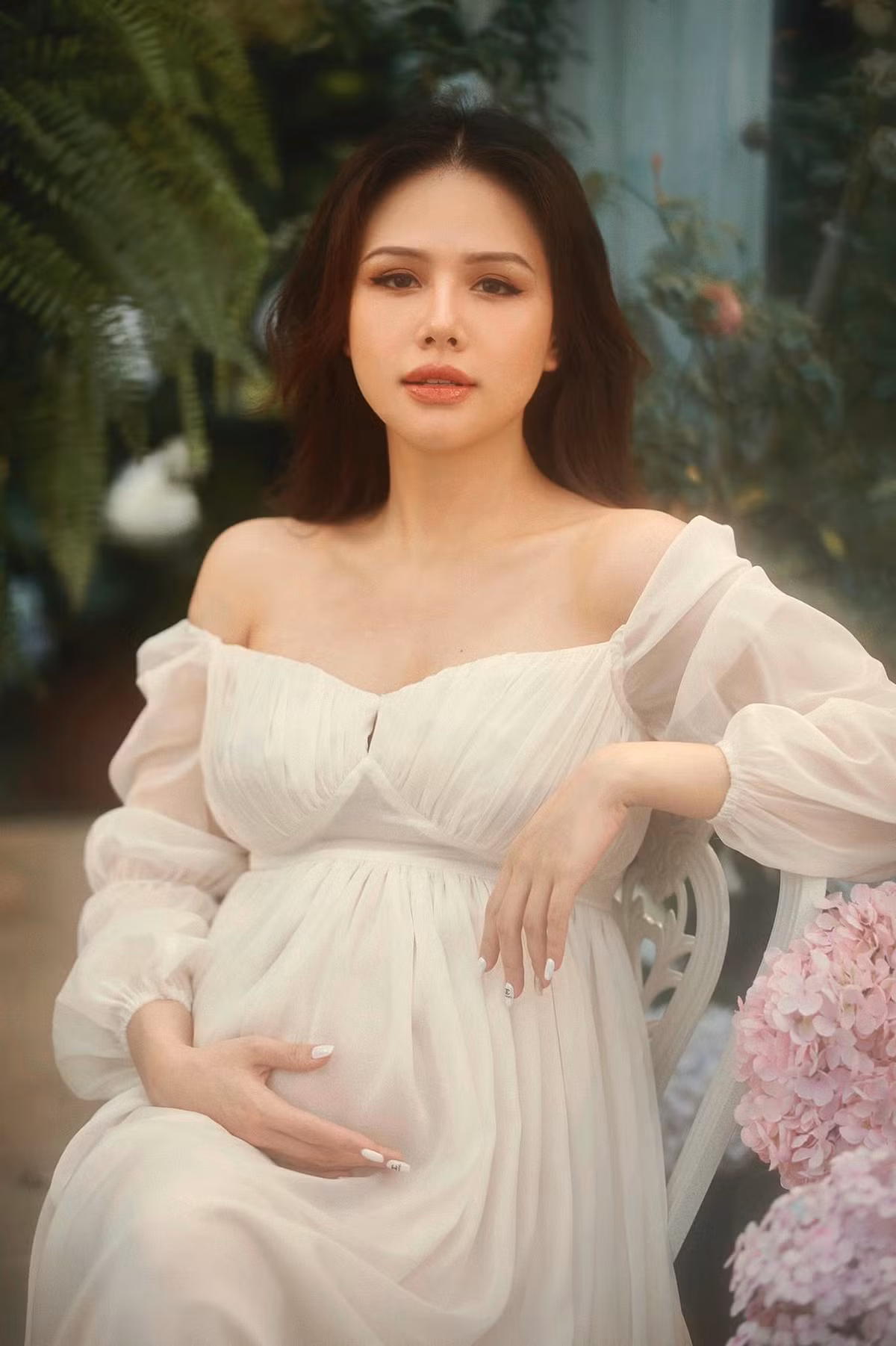 Trong loạt hình ảnh cực xinh, vợ thiếu gia Cocobay chứng minh nhan sắc "đỉnh của chóp", dường như gương mặt trẻ trung xinh đẹp từ thời xưa của Phanh Lee vẫn không hề phai nhạt đi.