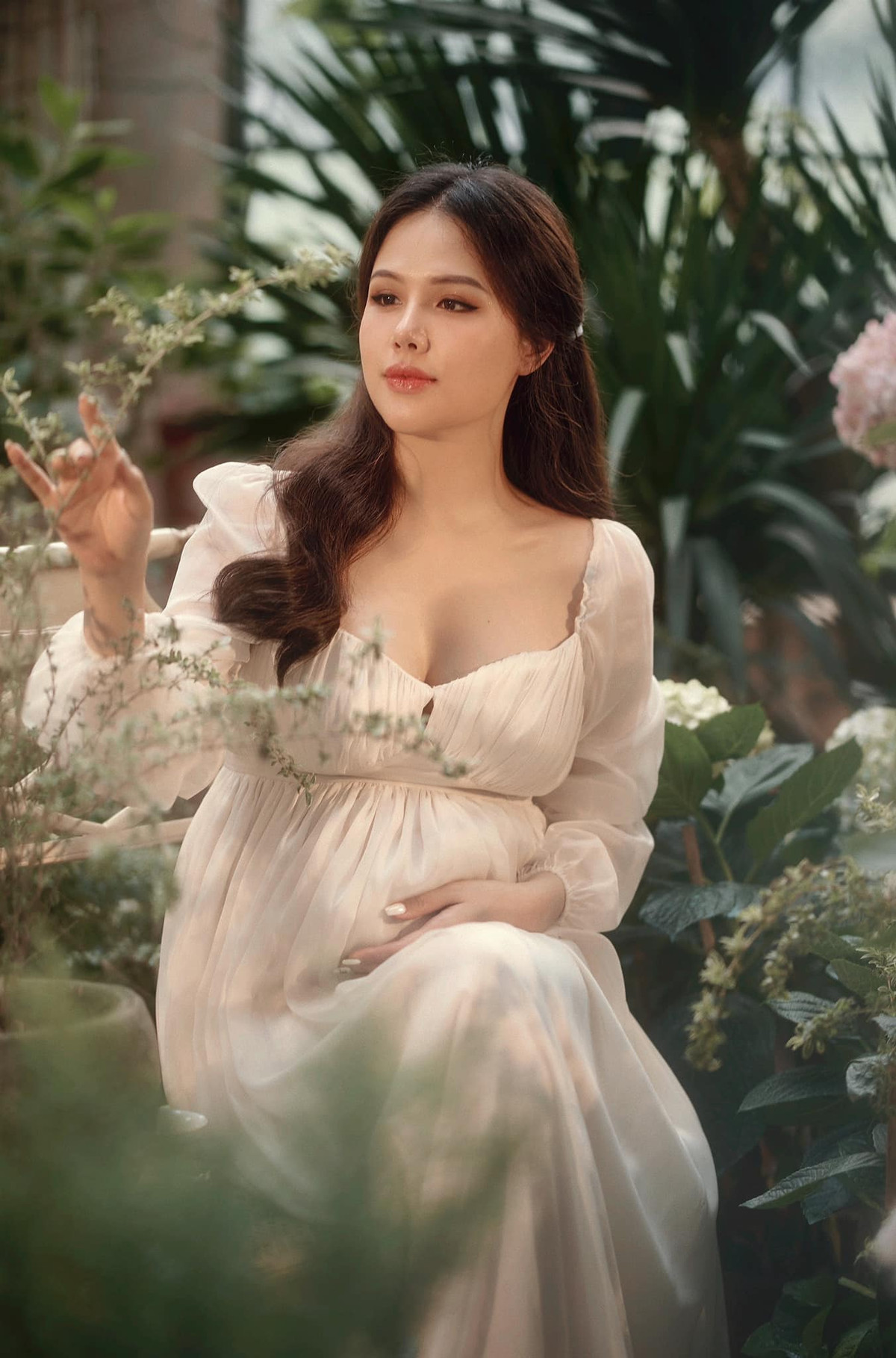 Dưới bài đăng của Phanh Lee, rất nhiều dành lời chúc mừng tới hạnh phúc trọn vẹn của người đẹp showbiz.