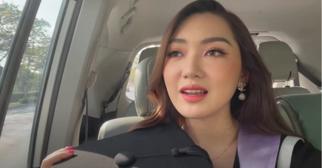 Theo tìm hiểu, học phí đối với ngành mà nữ rich kid này tốt nghiệp là 926,8 triệu đồng. Dù vậy Chloe vẫn khẳng định bản thân sẽ theo đuổi công việc beauty blogger nên fan đừng quá lo lắng.