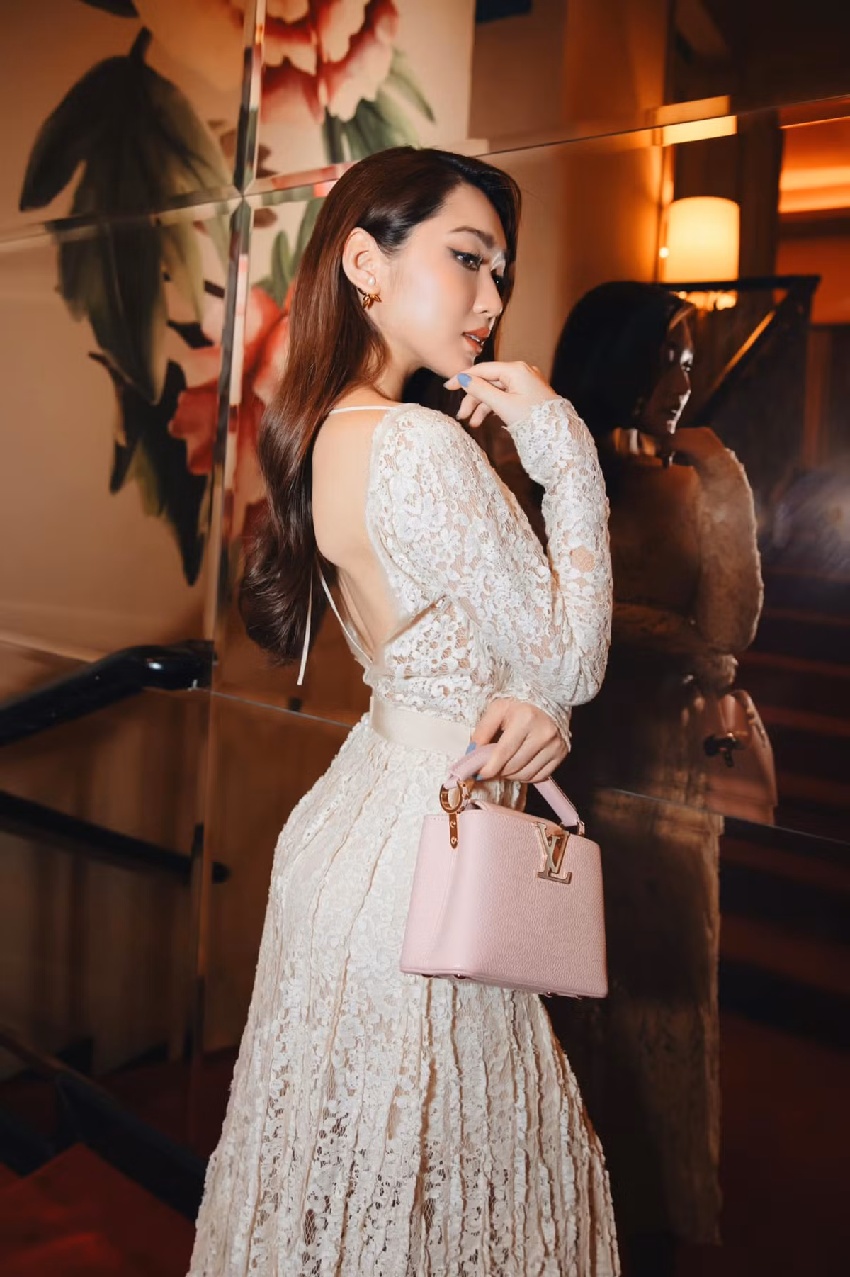 Ngoài ra, Chloe Nguyễn còn được biết đến là một rich kid, bởi cô xuất thân từ gia đình "trâm anh thế phiệt", có truyền thống kinh doanh bất động sản.