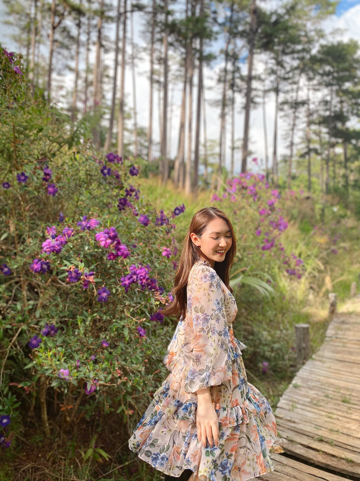 Việc sở hữu những món đồ đắt tiền hay sử dụng dịch vụ xa xỉ là hình ảnh thường thấy của Chloe Nguyễn trên trang cá nhân.