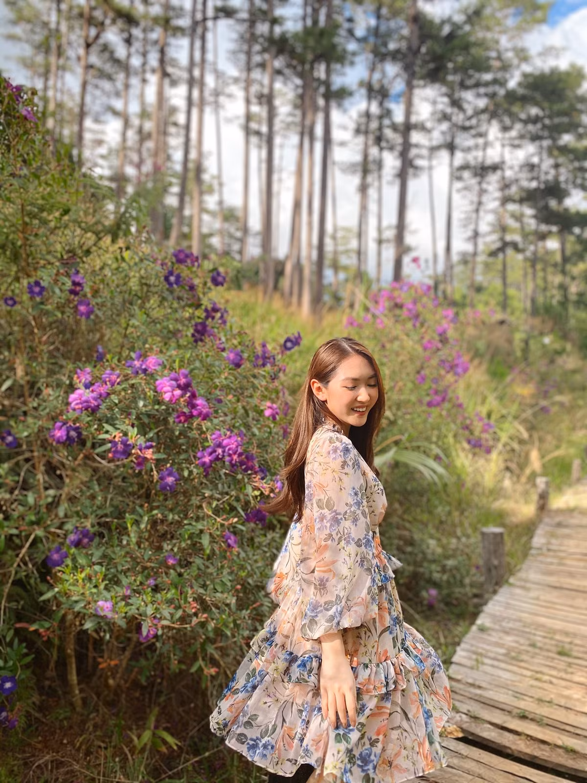 Việc sở hữu những món đồ đắt tiền hay sử dụng dịch vụ xa xỉ là hình ảnh thường thấy của Chloe Nguyễn trên trang cá nhân.