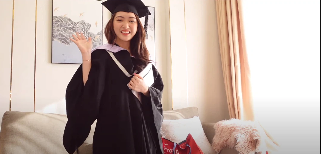 Chloe Nguyễn cũng cho biết, fan thường lầm tưởng cô nàng học ngành Kinh tế Tài chính. Nhưng thực chất Chloe đã chuyển sang ngành Digital Marketing từ lâu rồi.