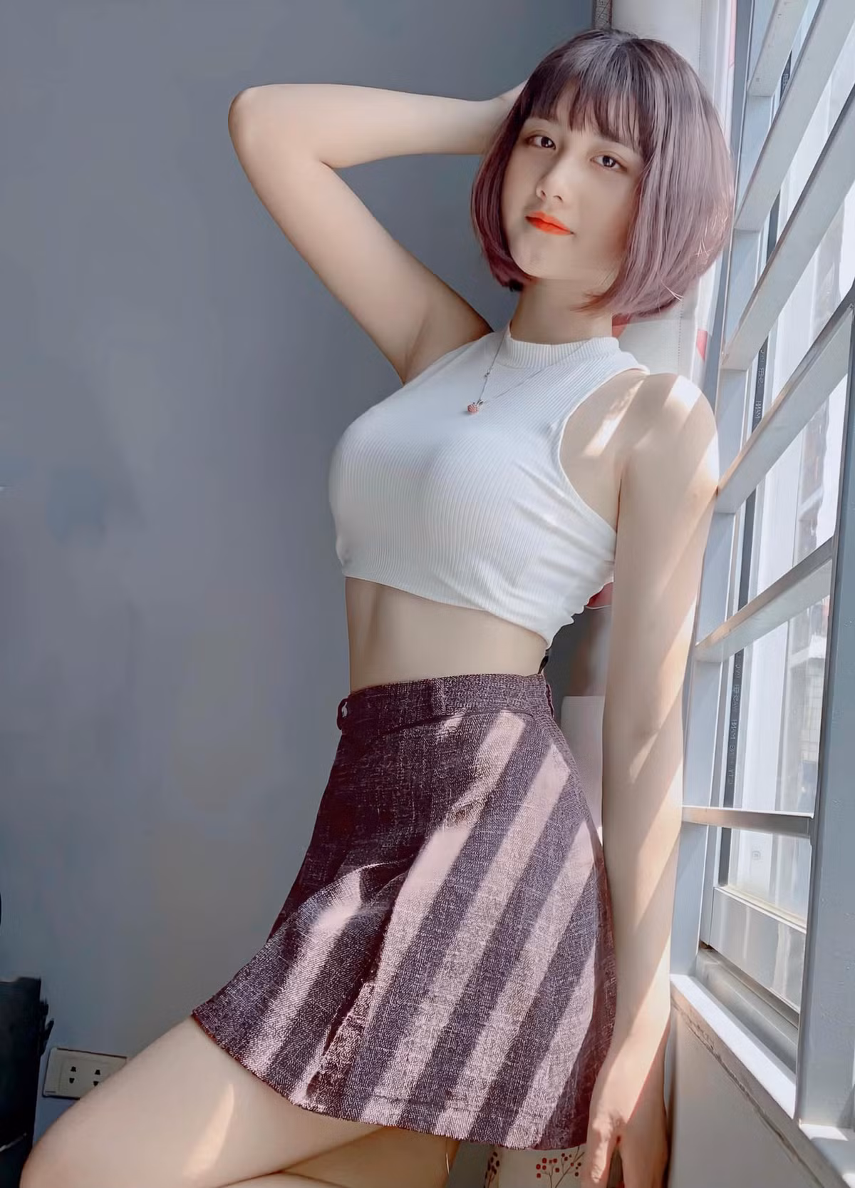 Vừa xinh đẹp lại có ý chí trong công việc, không quá khó hiểu khi trang cá nhân của cô nàng sở hữu hơn 180 nghìn follow và mỗi bức hình đăng lên đều nhận về hàng chục nghìn bình luận. Ảnh: Tổng hợp