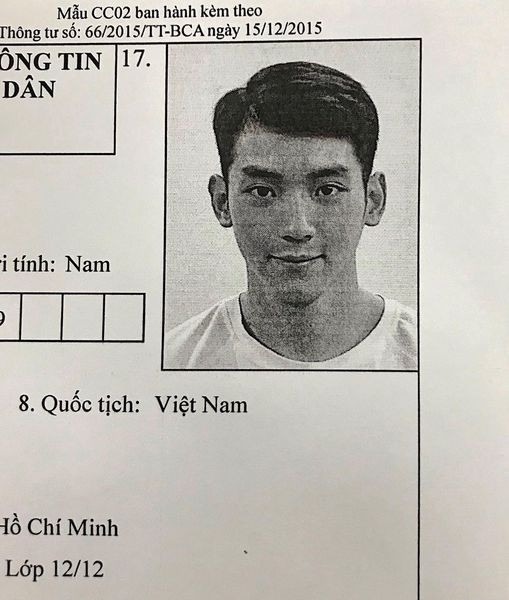 Mới đây, dân tình thi nhau chia sẻ bức ảnh thẻ căn cước công dân của một nam thanh niên vì gương mặt quá đỗi "xuất sắc".