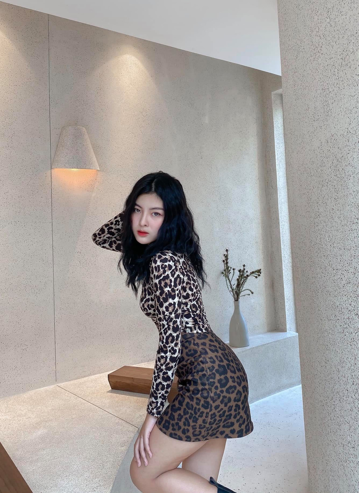 Dù "chỉ có" chiều cao 1m65 nhưng bản thân DuMi lại có niềm đam mê với sàn catwalk cùng diễn xuất. Cô nàng vẫn đang cố gắng hoàn thiện chính mình, để nếu có duyên với nghề người mẫu, sẽ có thể tiến xa hơn.